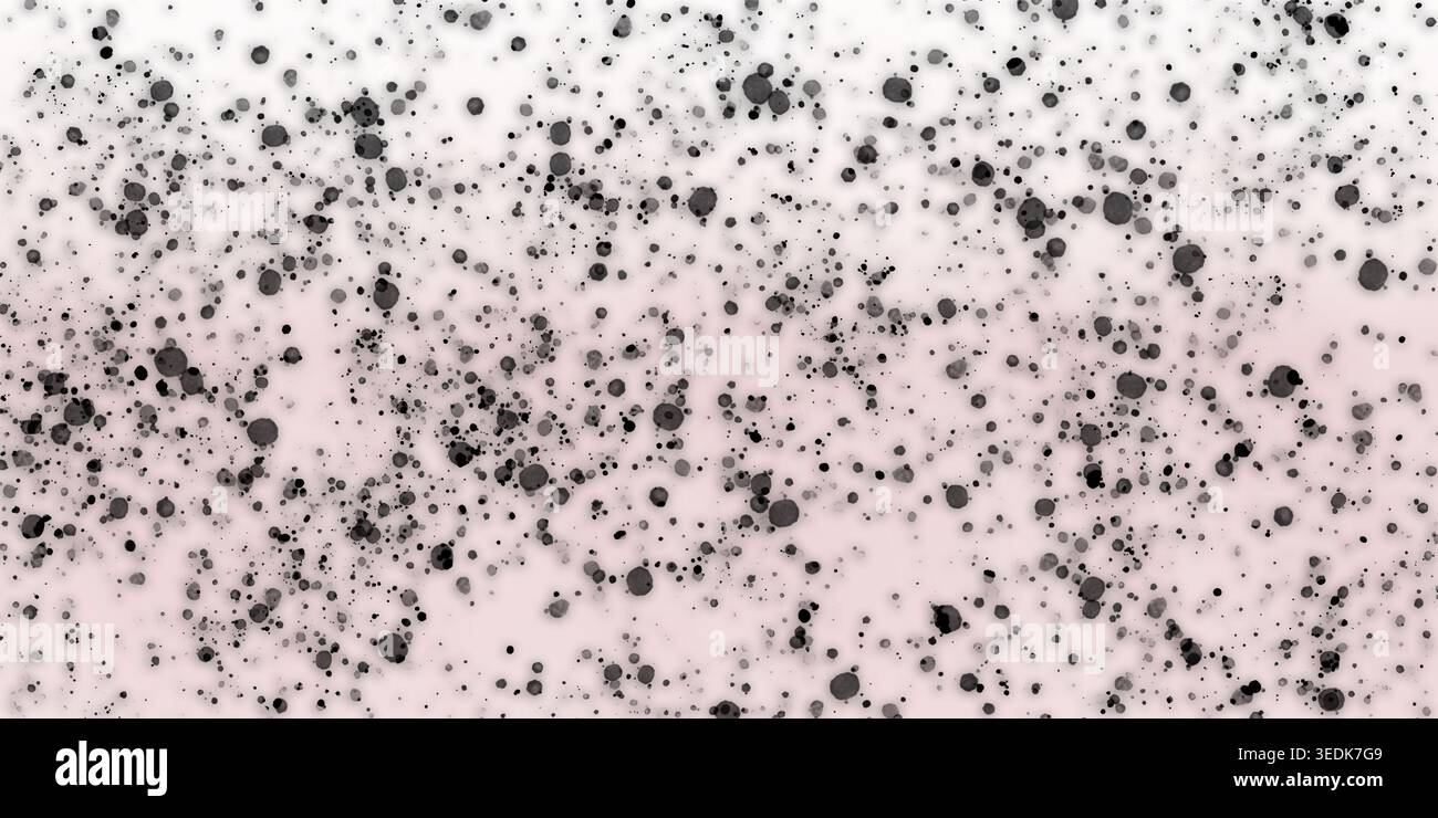 Ein klarer abstrakter Hintergrund mit einem weichen rosa Farbverlauf, der in weiß verblasst und stark strukturiert ist mit schwarzen Tintenspritzern und Punkten. Stockfoto