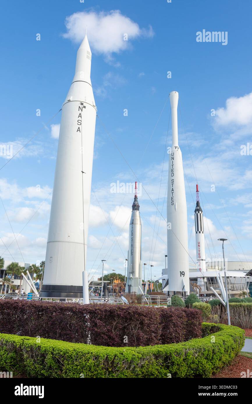 Nahaufnahme historischer Raketen wie Saturn 1B und Atlas-Agena im Kennedy Space Center Rocket Garden in Cape Canaveral, Florida. Stockfoto