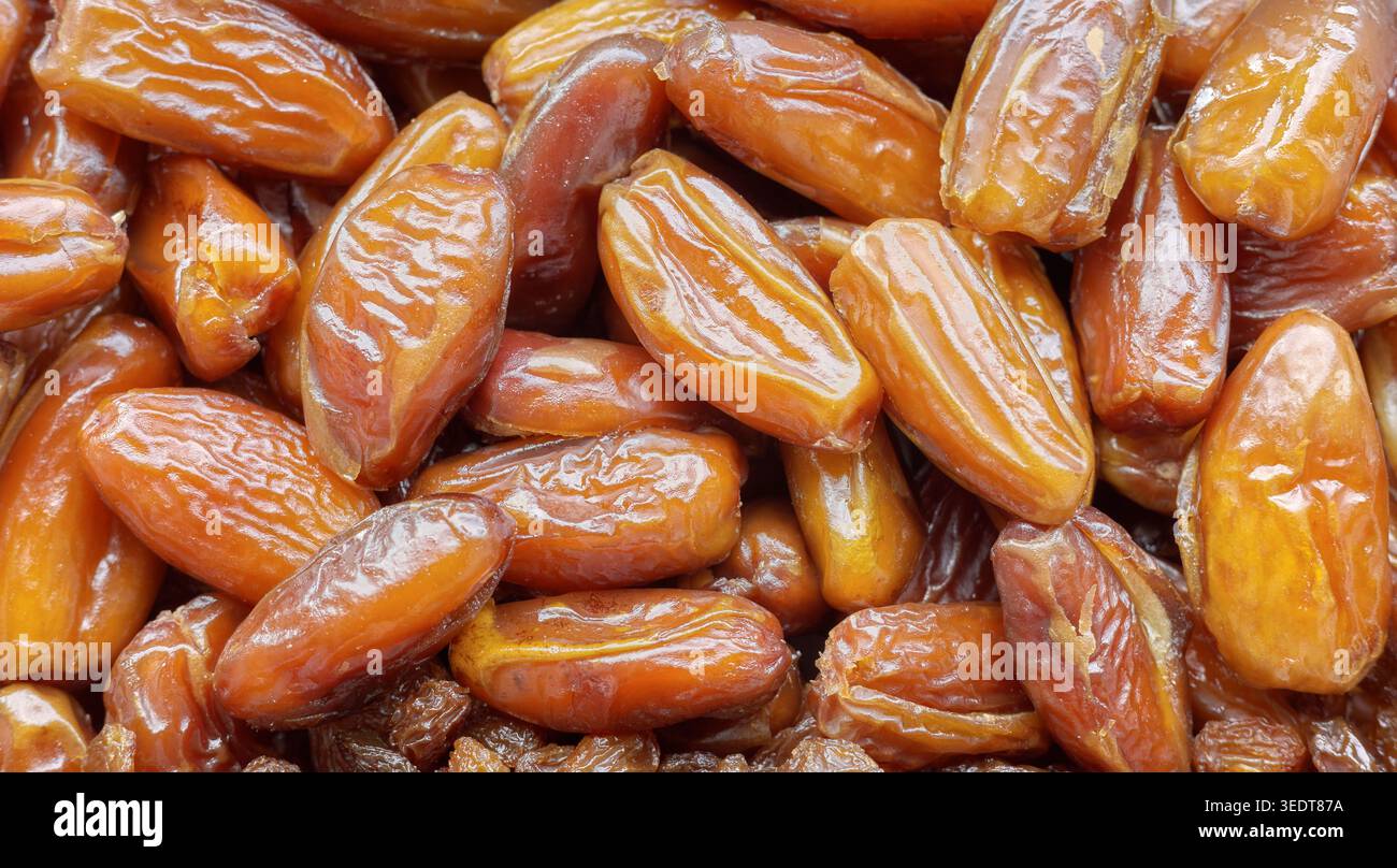 Nahaufnahme von organischen Datteln, selektiver Fokus. Stockfoto