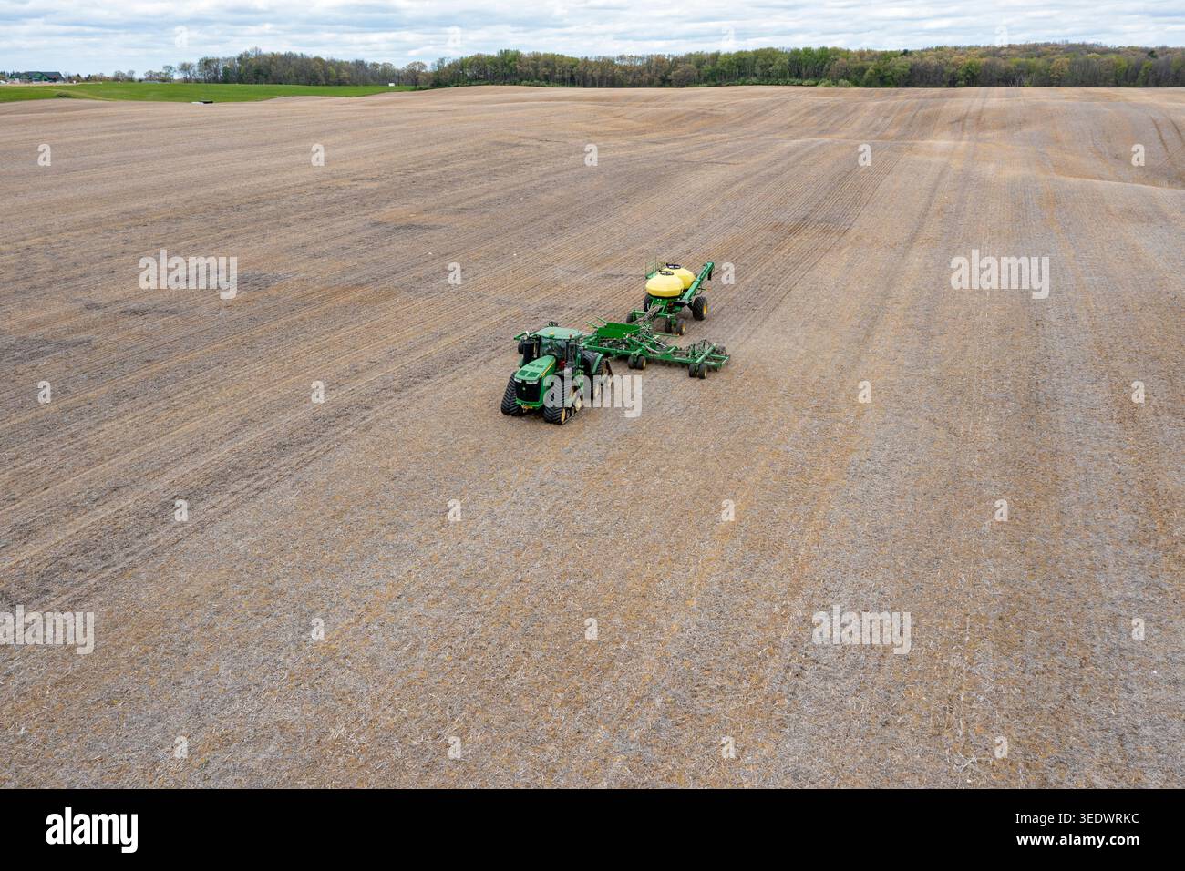 Grass Lake, Michigan – Ein Landwirt bringt im Frühjahr Flüssigdünger auf ein Feld auf. Der Krieg im Iran und die Blockade der Straße von Hormuz ha Stockfoto