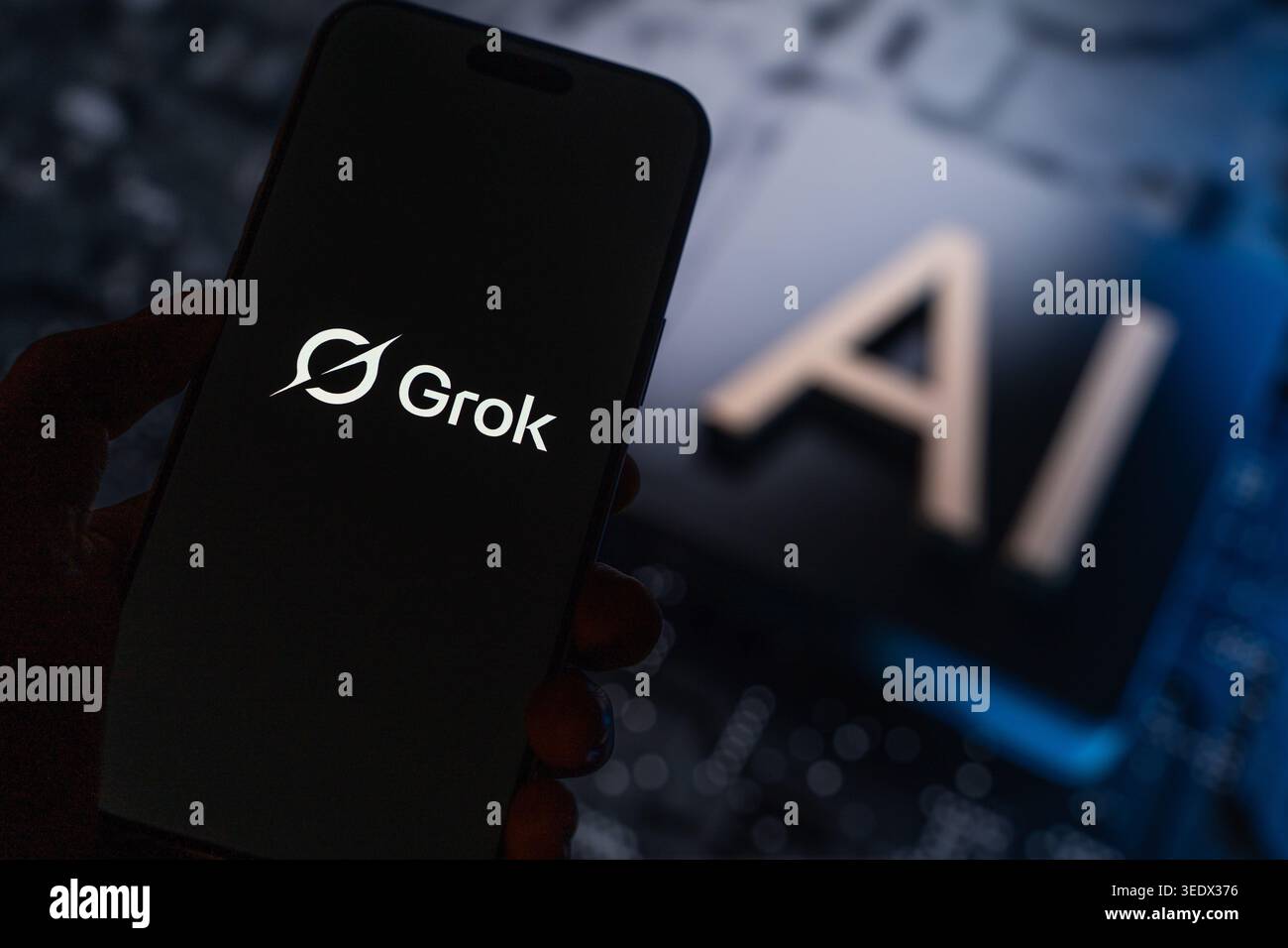 Das GROK Ai-Logo wird am 11. Mai 2026 in Bangalore, Indien, auf dem Bildschirm eines Smartphones angezeigt Stockfoto