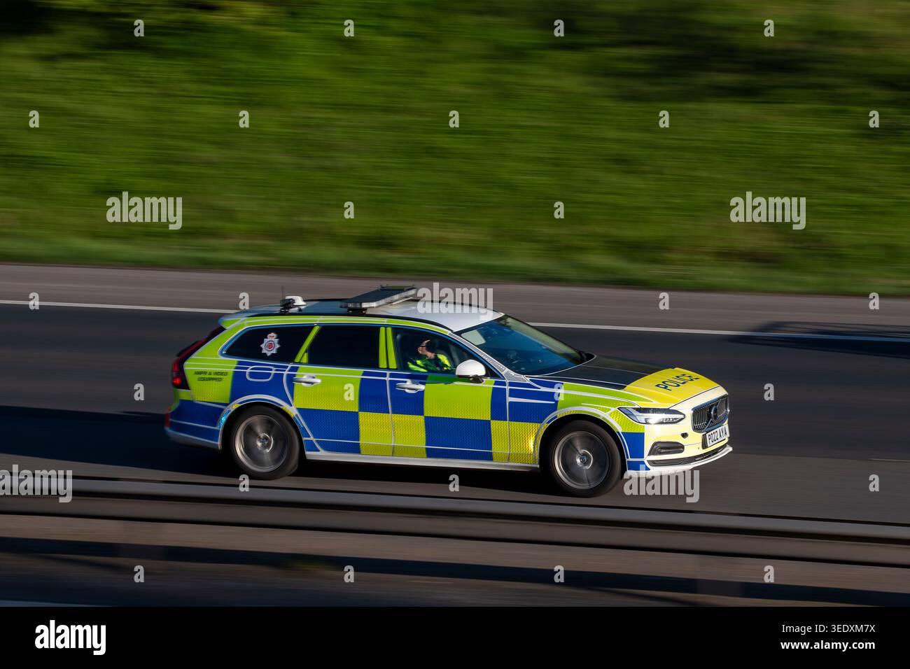 Lancashire Constabulary, Volvo Estate Police Car, M65 Autobahn, Altham, Hyndburn, Lancashire, England. Stockfoto