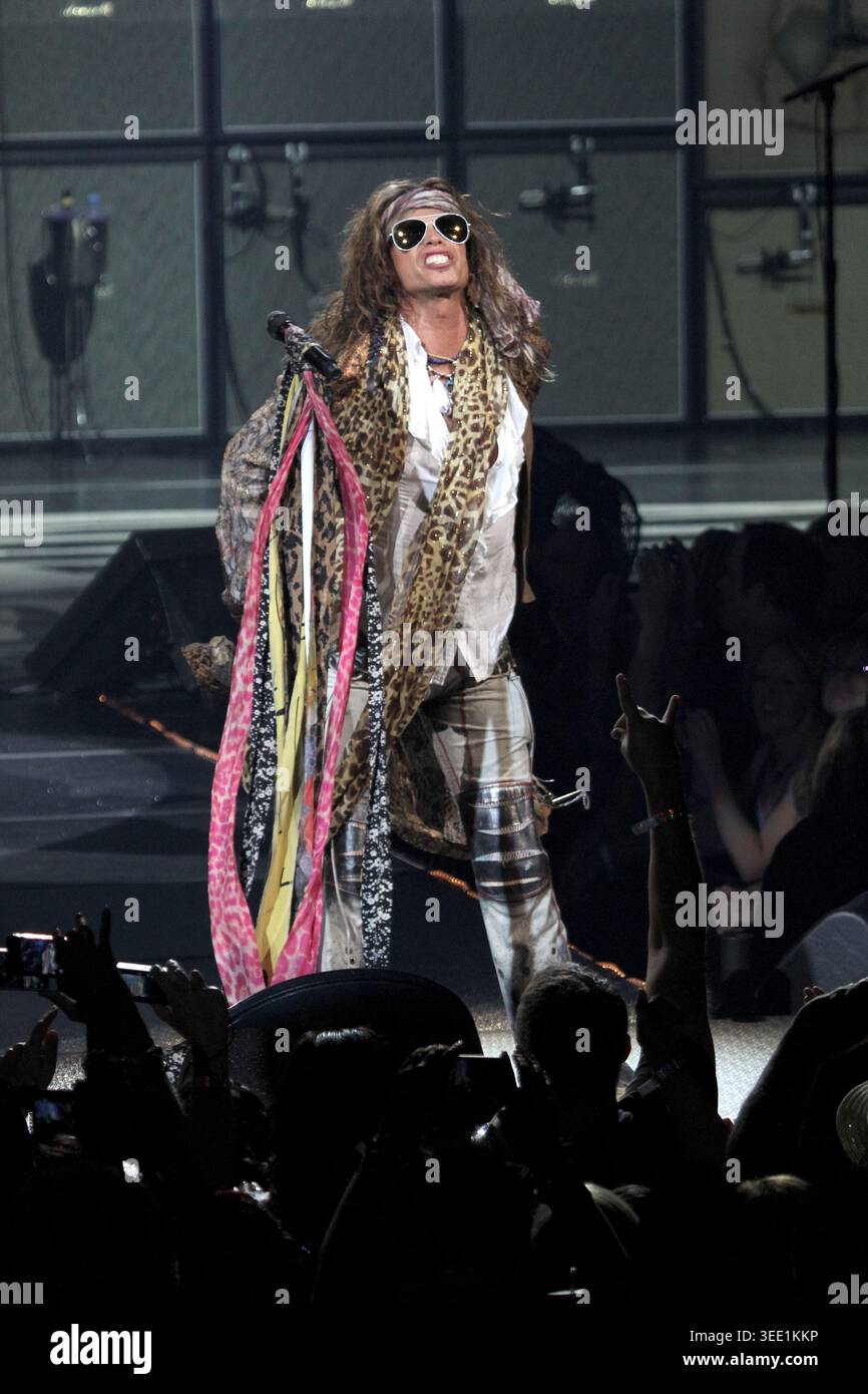 Sänger und Entertainer Steven Tyler ist dargestellt auf der Bühne während einer "live"-Konzert Auftritt mit Aerosmith. Stockfoto