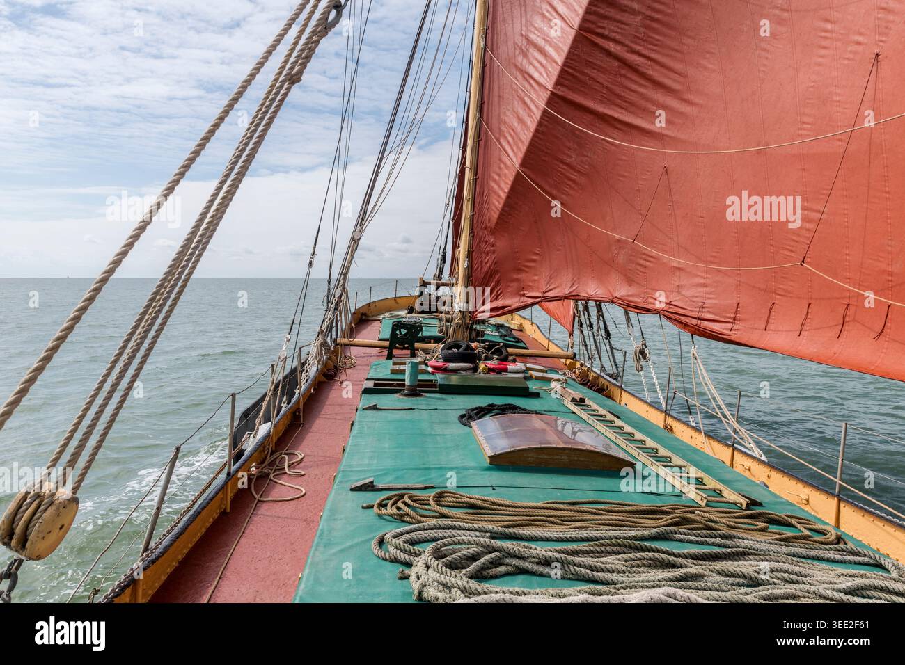 An Bord der traditionellen Themse Segelkahn „Reminder“, erbaut 1929. Sie kann mit einer zweiköpfigen Crew von Topsail Charters gechartert werden Stockfoto