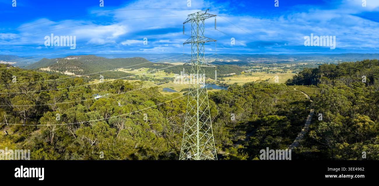Panoramaaufnahme eines elektrischen Sendeturms im Kanimbla Valley in den Blue Mountains in New South Wales, Australien Stockfoto