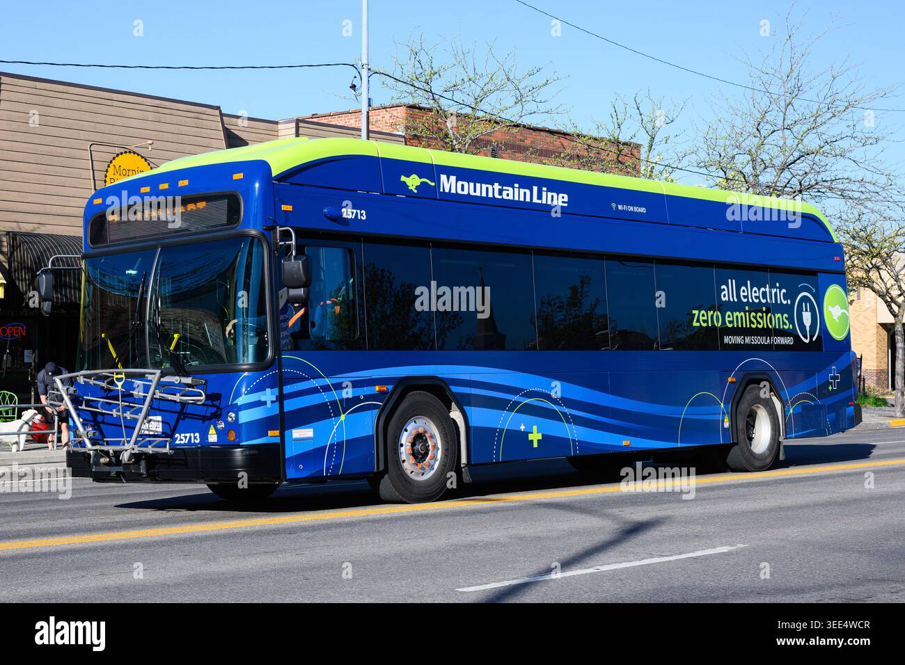 Missoula, MT, USA - 3. Mai 2026; Mountain Line All Electric Zero Emission Public Transit Bus von Gillig in Missoula Stockfoto