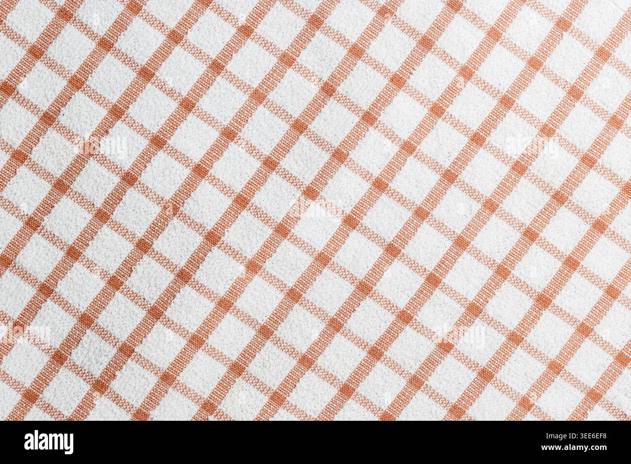 Brauner und weißer Stoff mit Gingham-Muster. Hintergrund Des Stoffmusters. Textilmaterial in Nahaufnahme. Texturhintergrund. . Hochwertige Fotos Stockfoto