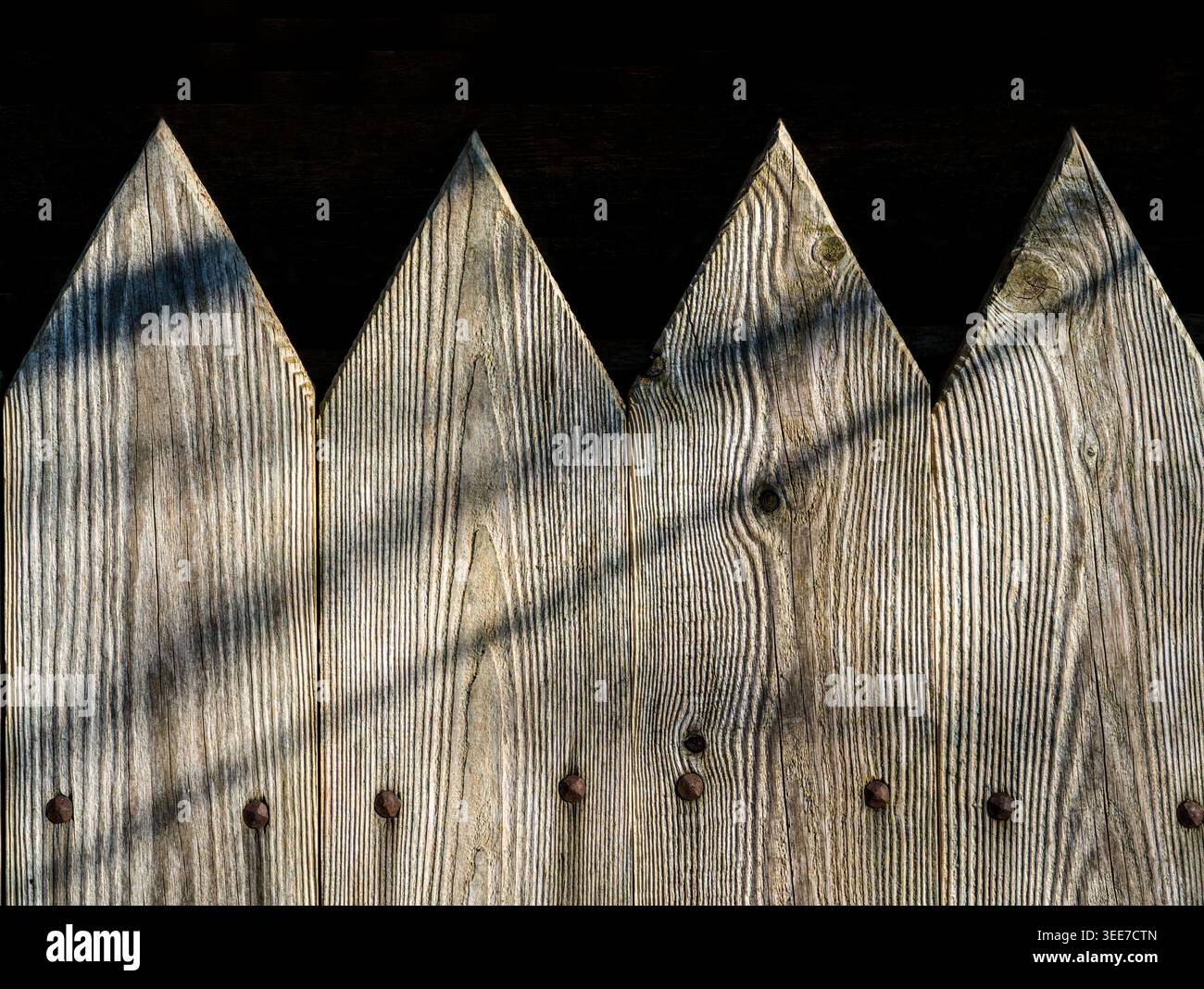 Alte Bretter eines Holzzauns Stockfoto