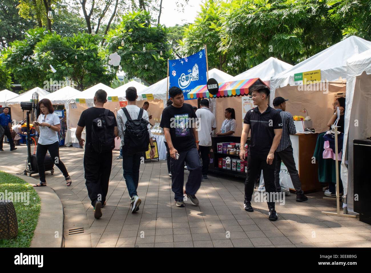 JAKARTA, INDONESIEN, 8. Mai 2026 - Dog Dos fest Volume 2 in Urban Forest, Cipete, Jakarta, Indonesien, Veranstaltung für Hundebesitzer und Haustierbetriebe und Stockfoto