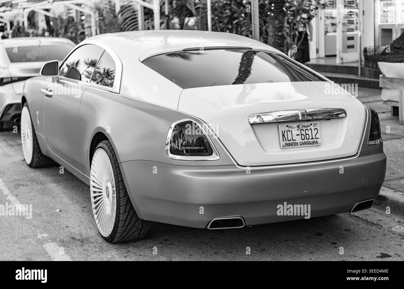 Miami, Florida, USA - 08. April 2025: Royce Wraith Luxus-Grand-Tourer-Car. Grand Tourer Rolls Royce Wraith. Auto Rolls Royce Wraith parkt Stockfoto