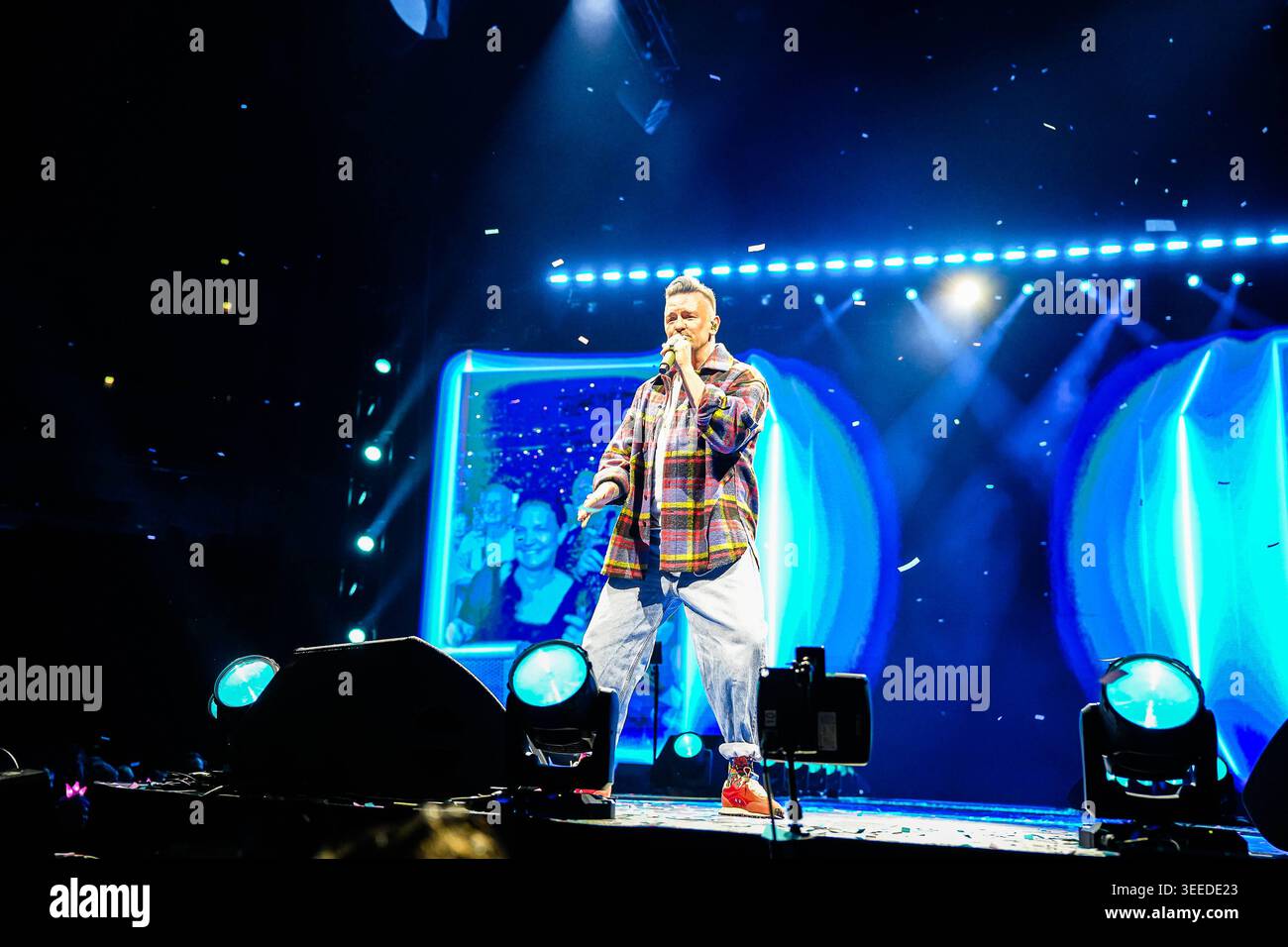 Ben Zucker performt auf der Bühne bei der Schlagernacht des Jahres vor 9,000 Fans in der LANXESS Arena in Köln. 09.05.2026 NRW DE *** Ben Zucker tritt in der Schlagernacht des Jahres vor 9.000 Fans auf der Kölner LANXESS Arena auf 09 05 2026 NRW DE Stockfoto