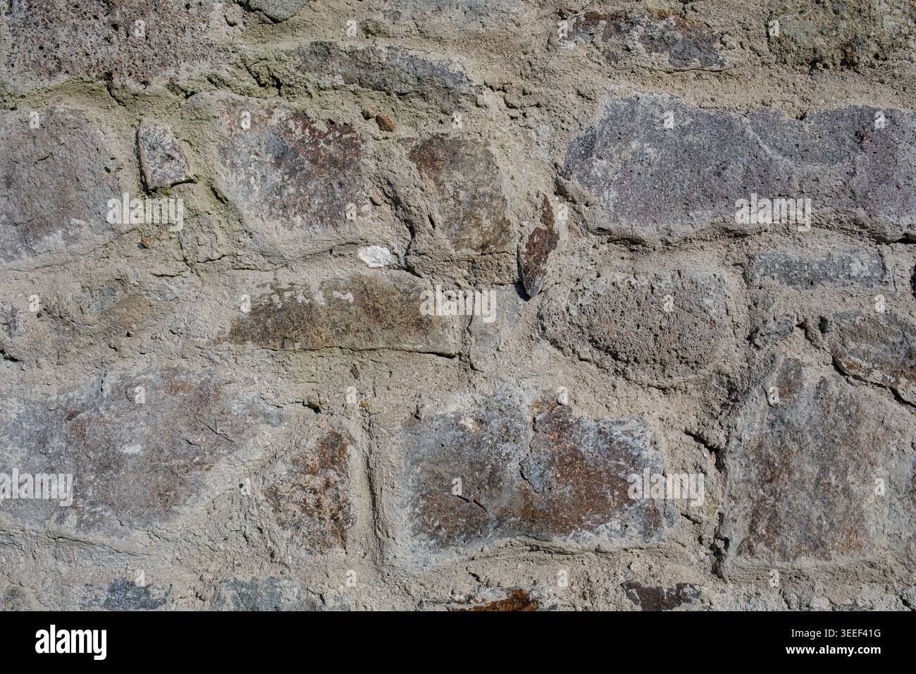 Alte Steinmauer Hintergrund mit rauem historischem Mauerwerk Stockfoto
