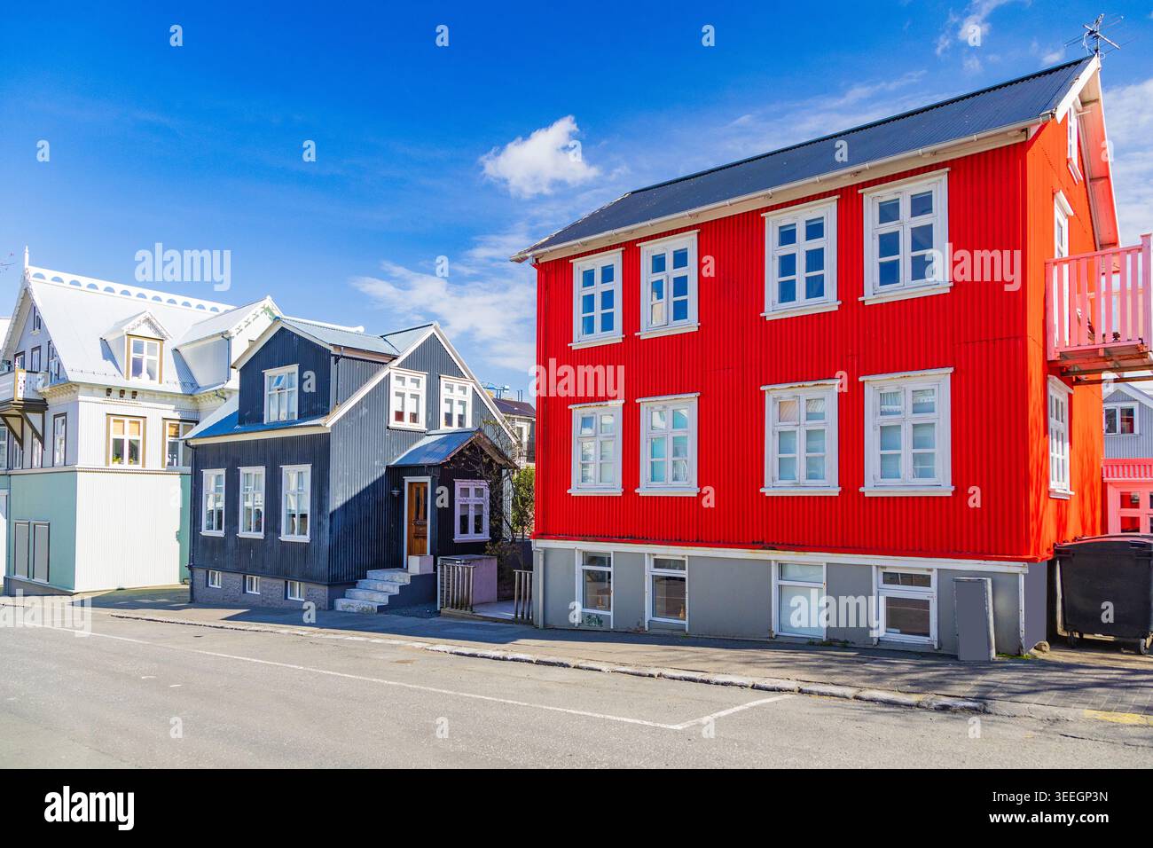 Farbenfrohe traditionelle Häuser in Reykjavik, Island. Stockfoto