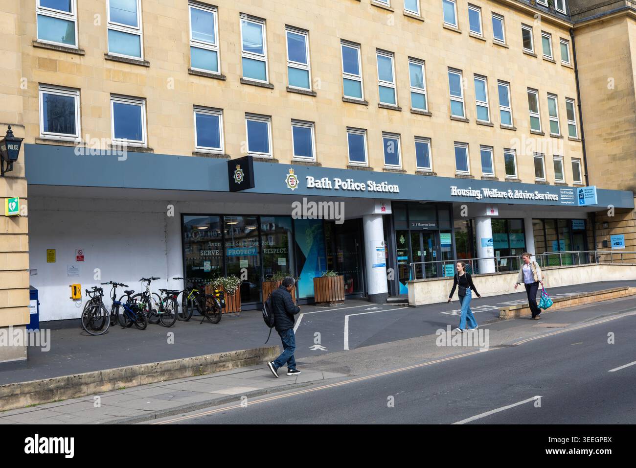 Das Gebäude der Bath Police Station und die Büros des council, Manvers Street, Stadt Bath, Nordosten Somerset, England, UK Stockfoto