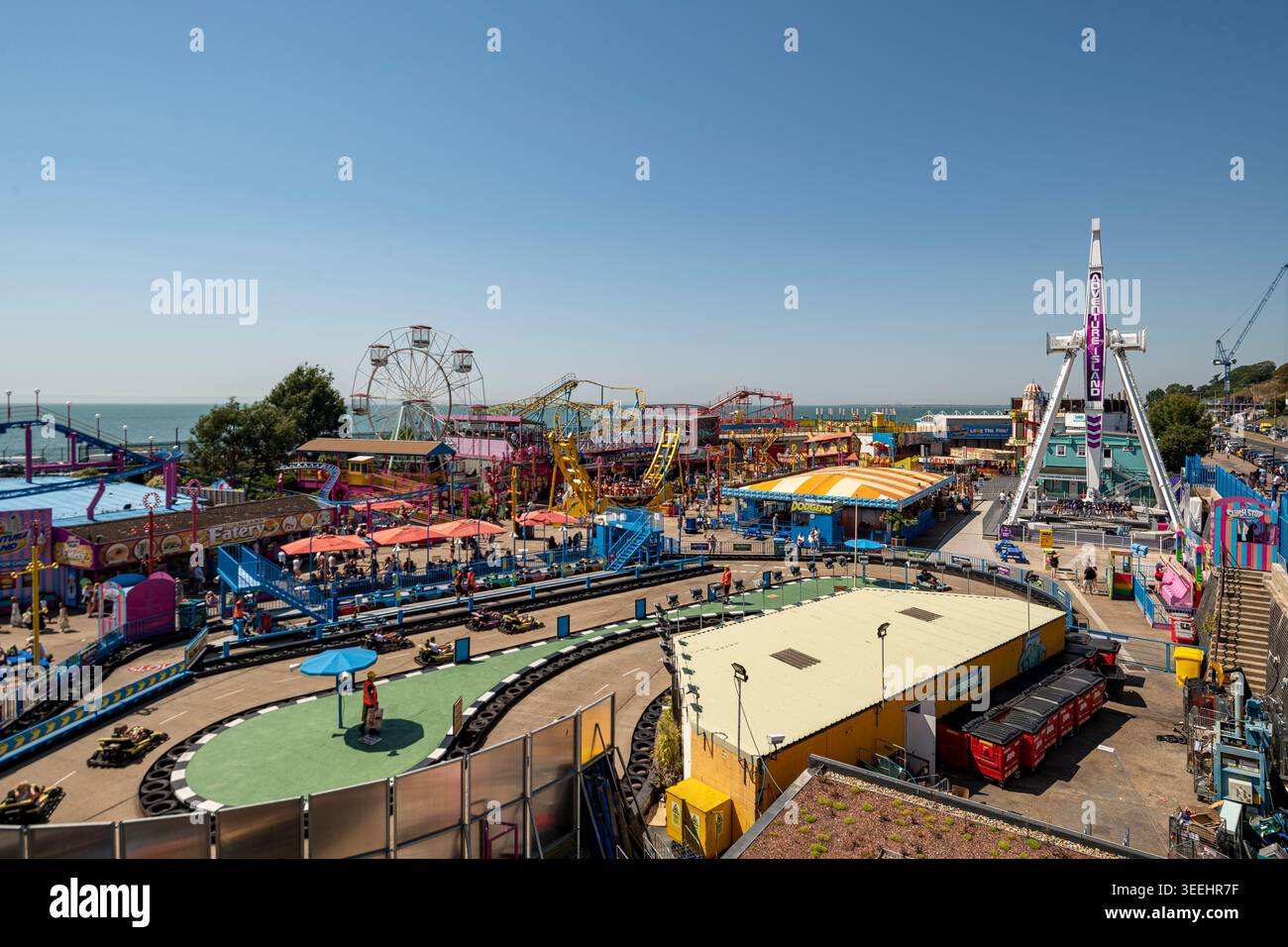 Großer Blick auf den Vergnügungspark Adventure Island in Southend-on-Sea an der Küste von Essex in England. Stockfoto