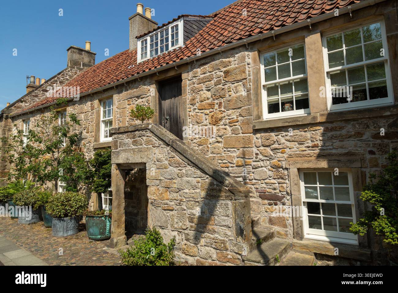 Ein historisches Fischerhaus an der North Street in St. Andrews, Schottland Stockfoto
