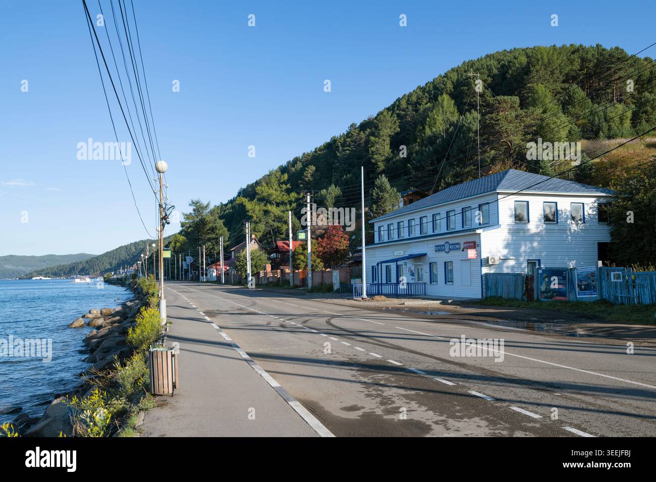 LISTVYANKA, RUSSLAND - 08. SEPTEMBER 2025: Russische Post am Baikalsee an einem sonnigen Septembermorgen. Listwjanka, Region Irkutsk Stockfoto