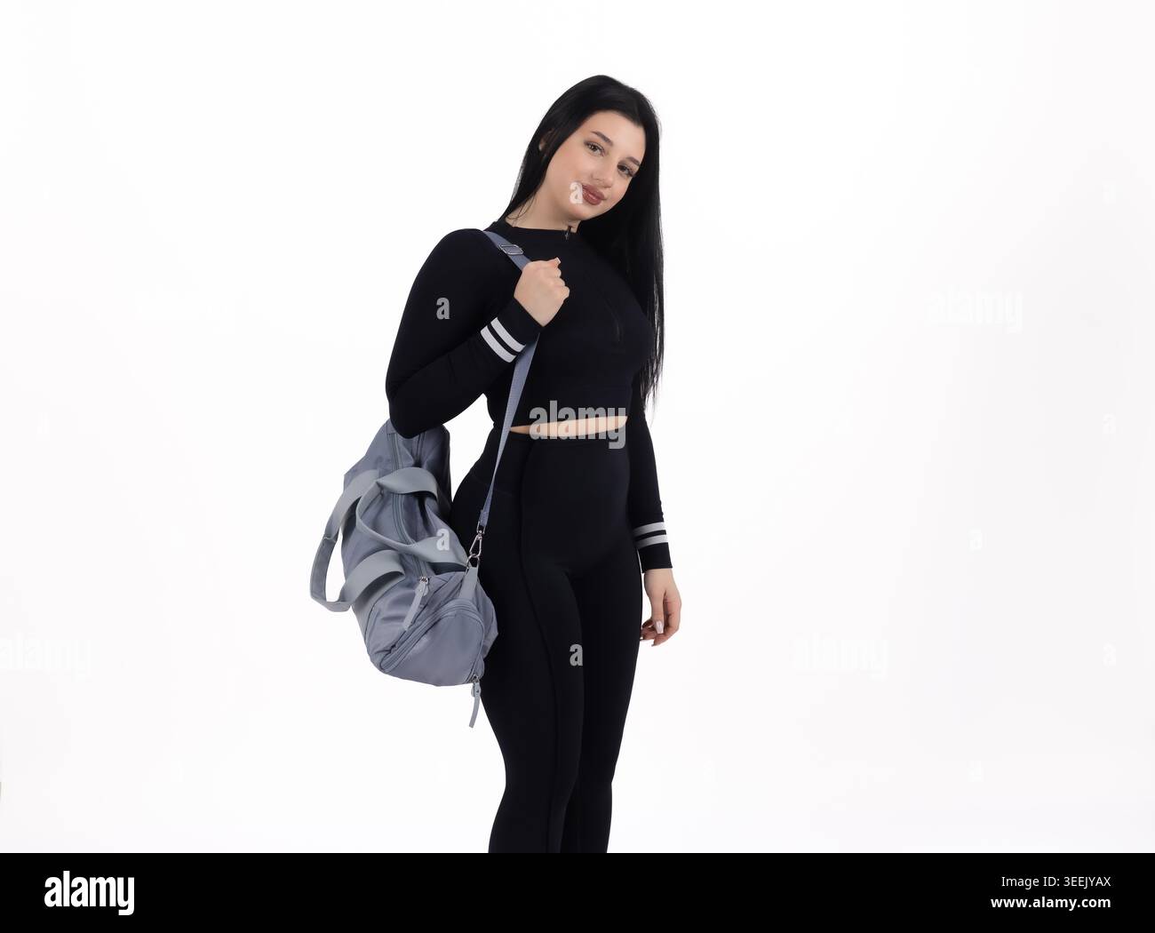 Frau mit Rucksack - stehend und bereit für Reise oder Studium in professionellem stu Stockfoto