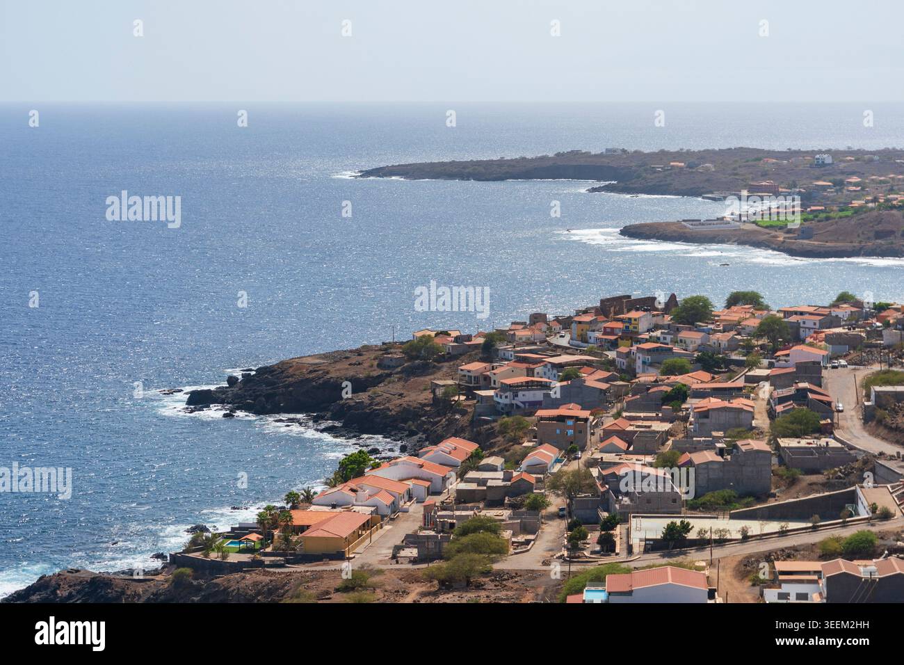 Praia. Mai 2026. Dieses Foto vom 11. Mai 2026 zeigt einen Blick auf Cidade Velha, Santiago Island, Kap Verde. Die Insel Santiago, die sich im südlichen Teil des Kap-Verden-Archipels befindet, ist die größte und bevölkerungsreichste Insel des Landes. Quelle: Xie Jianfei/Xinhua/Alamy Live News Stockfoto