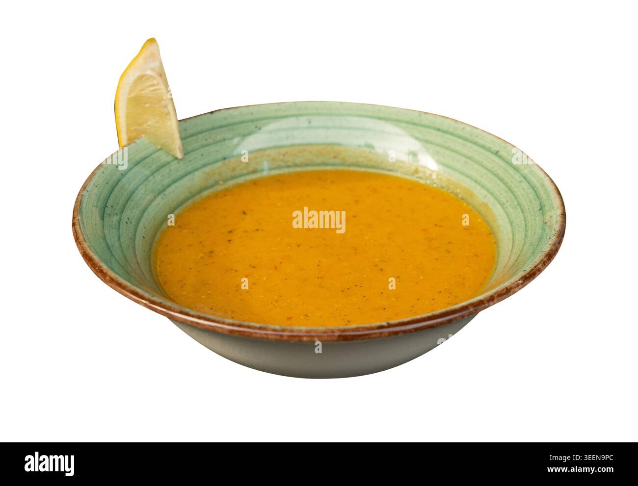 Rote Linsensuppe, gelbes Mercimek Cremepüree, Shorba Ramadan Essen, traditionelles aserbaidschanisches Mercimek vegetarisches Gericht, Orangenlinsensuppe im Restaurant Stockfoto