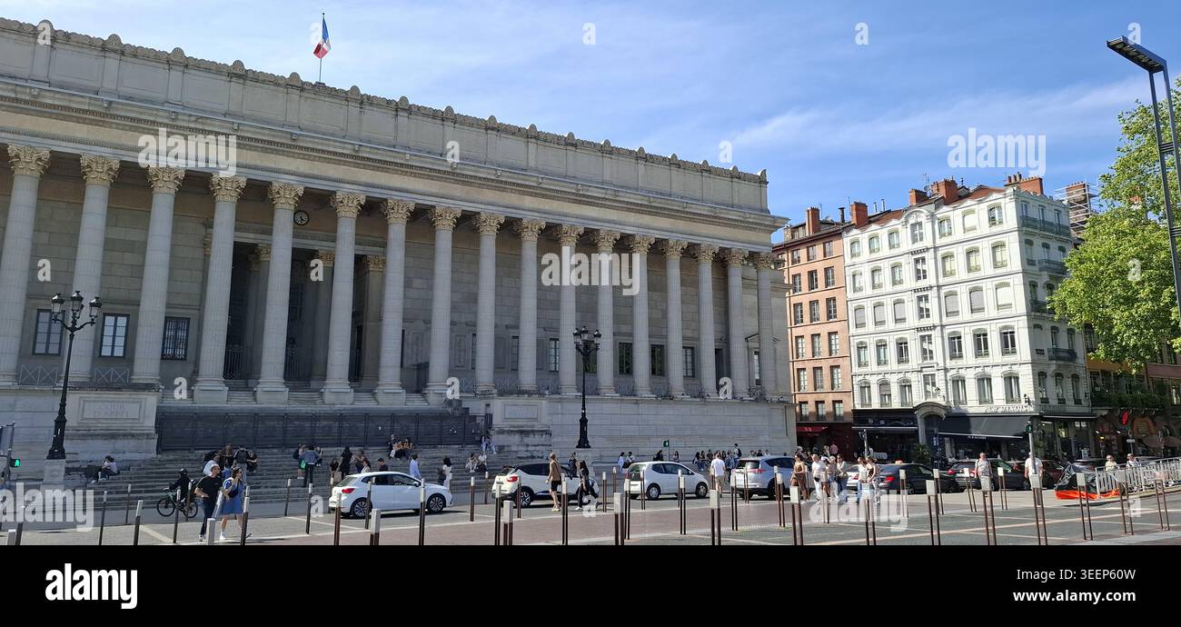 Neoklassizistische Fassade des Palais de Justice mit seinen berühmten 24 Säulen in Lyon, Frankreich. Stockfoto