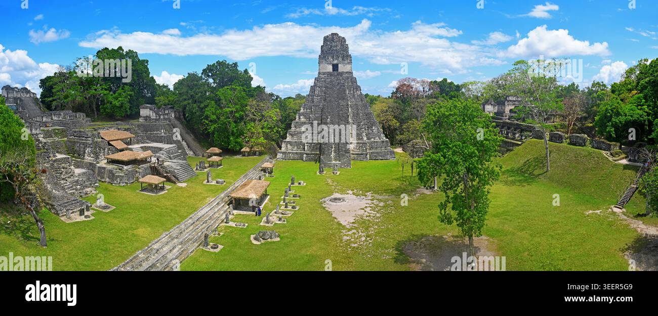 Tikal Great Plaza Panorama mit Grand Jaguar Tempelpyramide, Tikal Nationalpark, Guatemala. Stockfoto