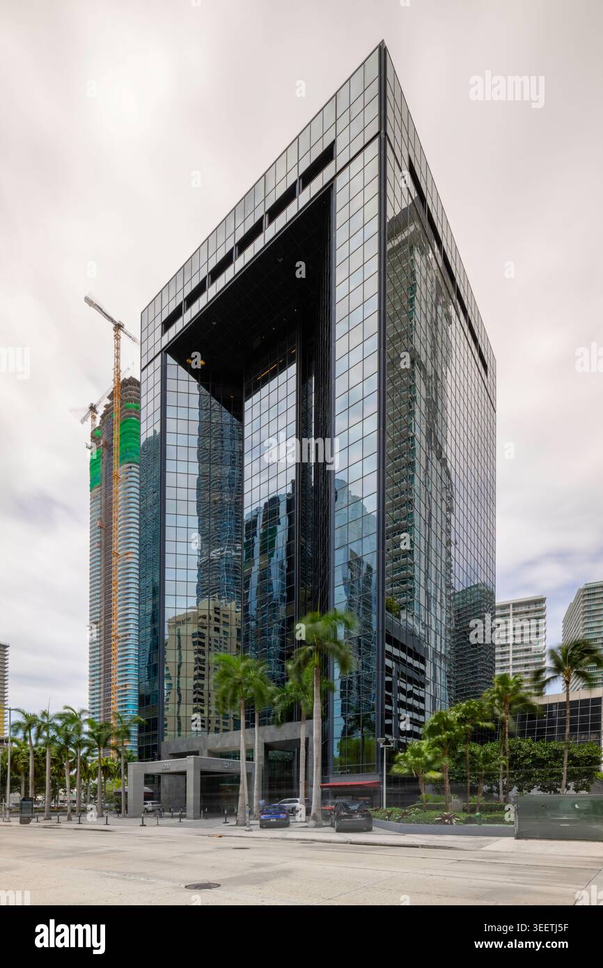 Brickell, FL, USA - 11. Mai 2026: Langzeitfoto Babson College in 1200 Brickell Avenue Stockfoto