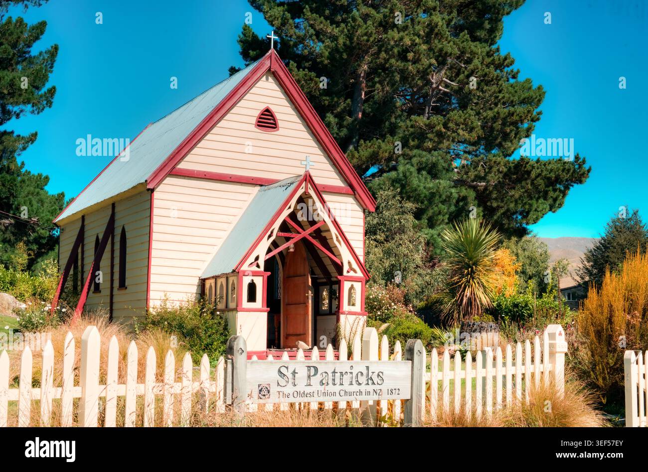Historische alte holzverkleidete Kirche. St Patrick’s Union Church, Burkes Pass, Mackenzie District, Neuseeland. Erbaut 1872. Stockfoto