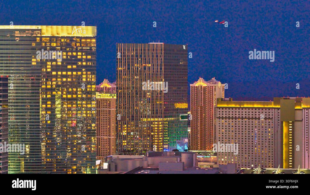 Skyline-Skyline Des Las Vegas Strip Bei Nacht Mit Beleuchteten Hotels In Der Innenstadt Stockfoto