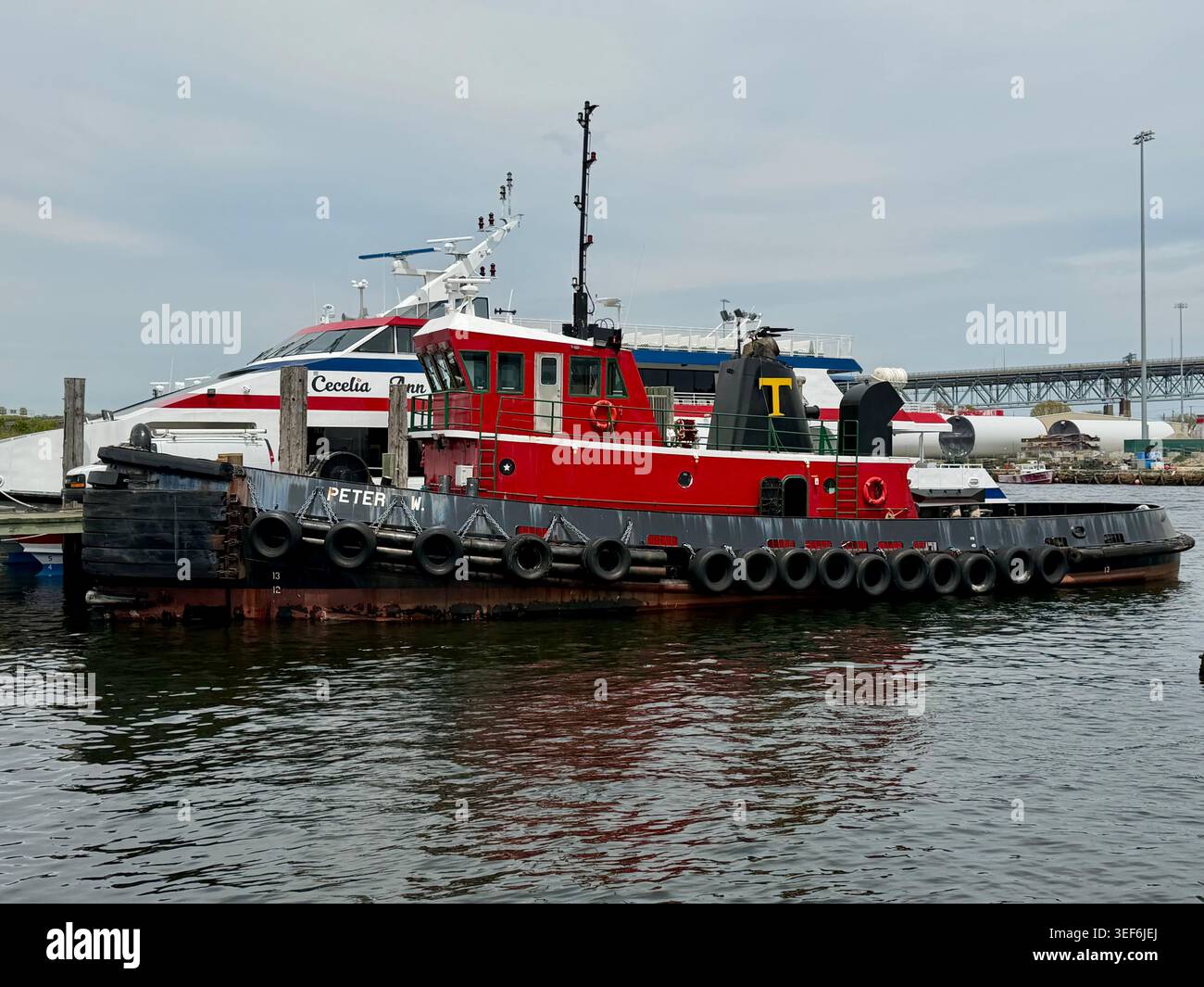 Schlepper Peter W. gefesselt in der Themse in New London, Connecticut - Smartphone-aufgenommenes Stockfoto