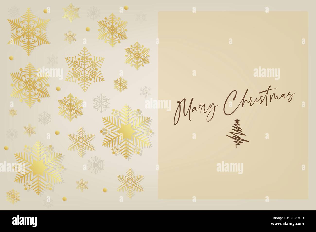 Elegante Weihnachtsgrußkarte mit goldenen und silbernen Schneeflocken auf cremefarbenem Hintergrund, frohe Weihnachtskalligraphie-Text mit Weihnachtsbaumskizze, flach Stockfoto