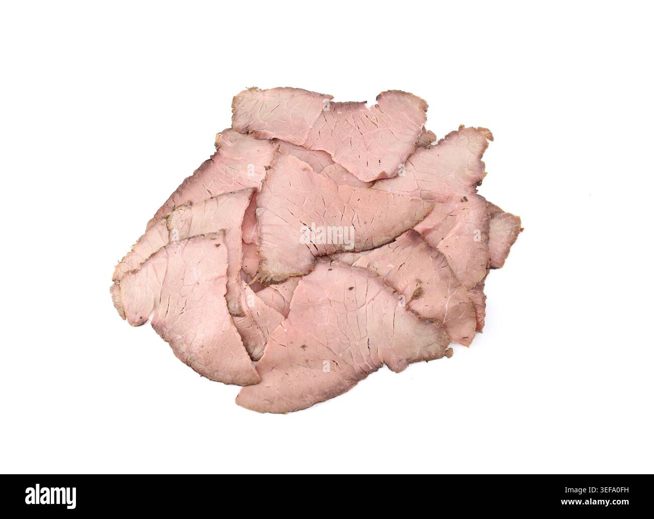 Haufen von Scheiben von Aufschnitt Roastbeef auf weißem Hintergrund. Stockfoto