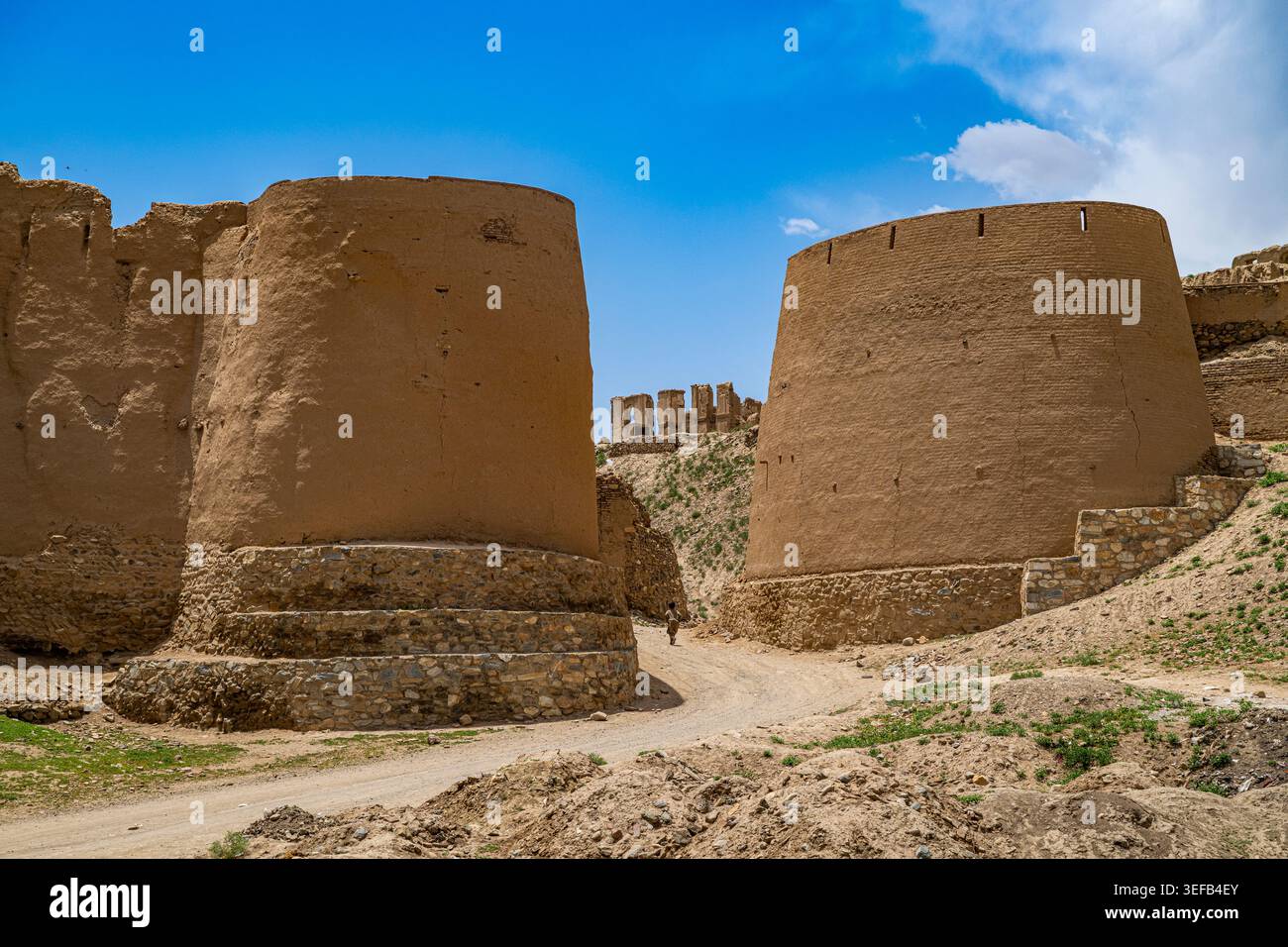 Erkundung der antiken Architektur in der Zitadelle von Ghazni in Afghanistan während des Tages Stockfoto