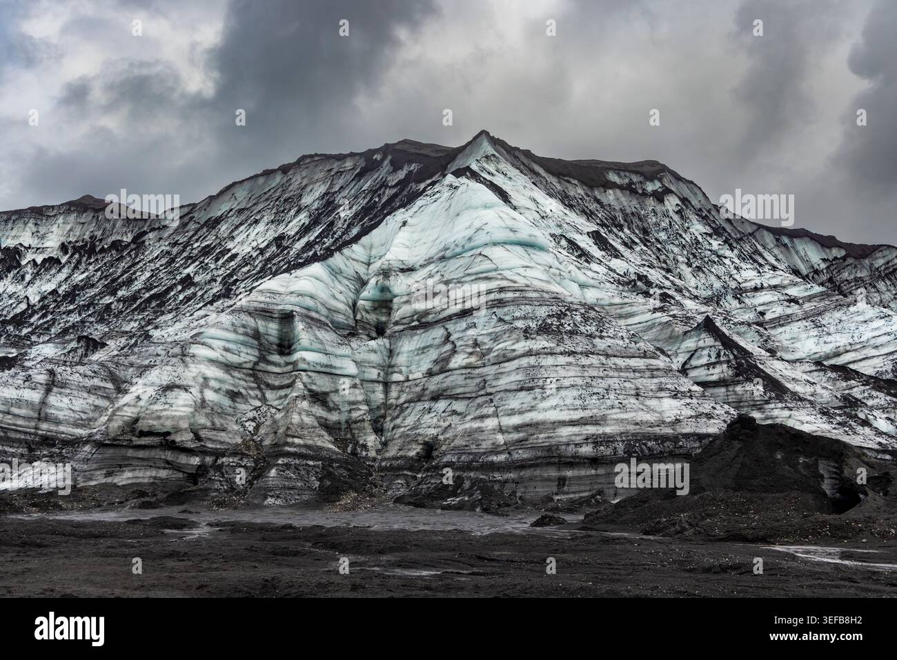 Eis- und Ascheschichten zeigen die geologische Geschichte des Katla-Gletschers im Süden Islands Stockfoto