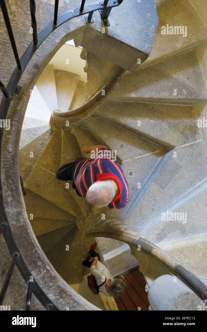 Blick auf die historische Doppelwendeltreppe aus Stein Stockfoto