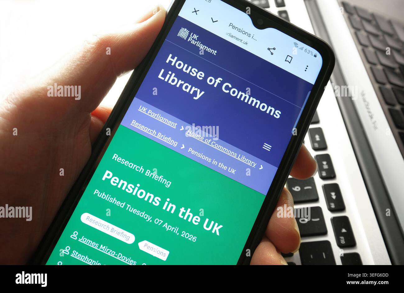 britische House of Commons Bibliothek Website auf Smartphone-Bildschirm Stockfoto