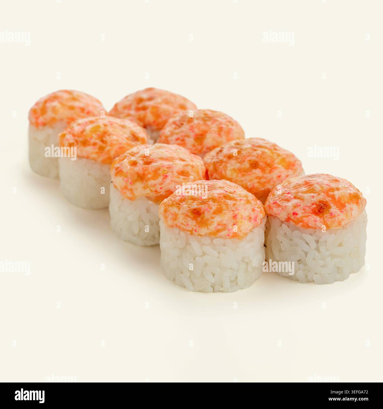 Eine Reihe köstlicher japanischer Sushi-Brötchen Stockfoto