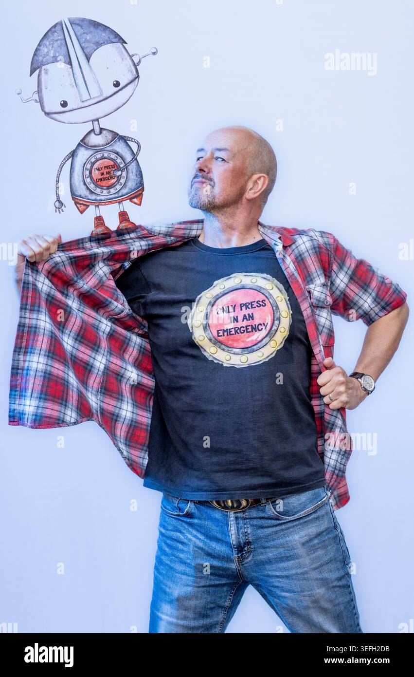 Alan Windram mit einer seiner gezeichneten Charaktere Stockfoto