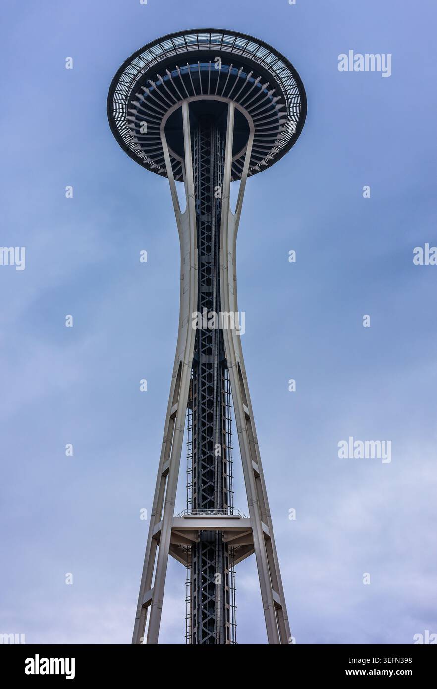 Ikonische Symmetrie der Seattle Space Needle Stockfoto