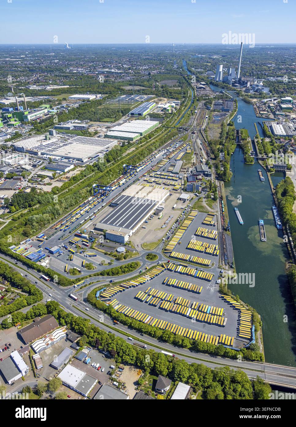 Luftaufnahme, Industriepark am Westhafen, CTH Container Terminal am Rhein-Herne Kanal, Müller - die Lila Logistik, hinten die STEAG kombinierte HE Stockfoto