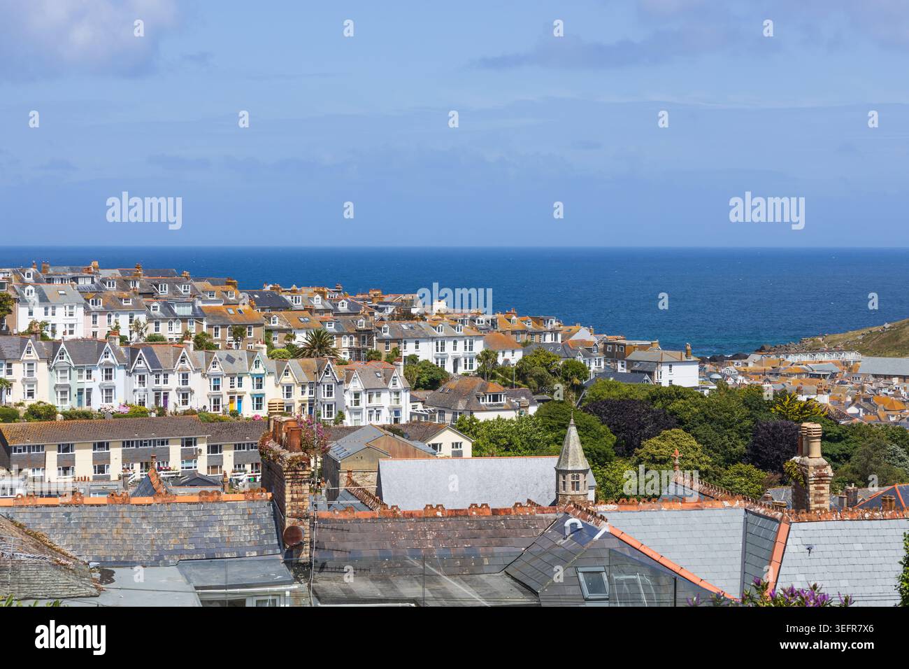 Aus der Vogelperspektive auf die Küstenstadt St. Ives und die Dächer von Cornwall Stockfoto