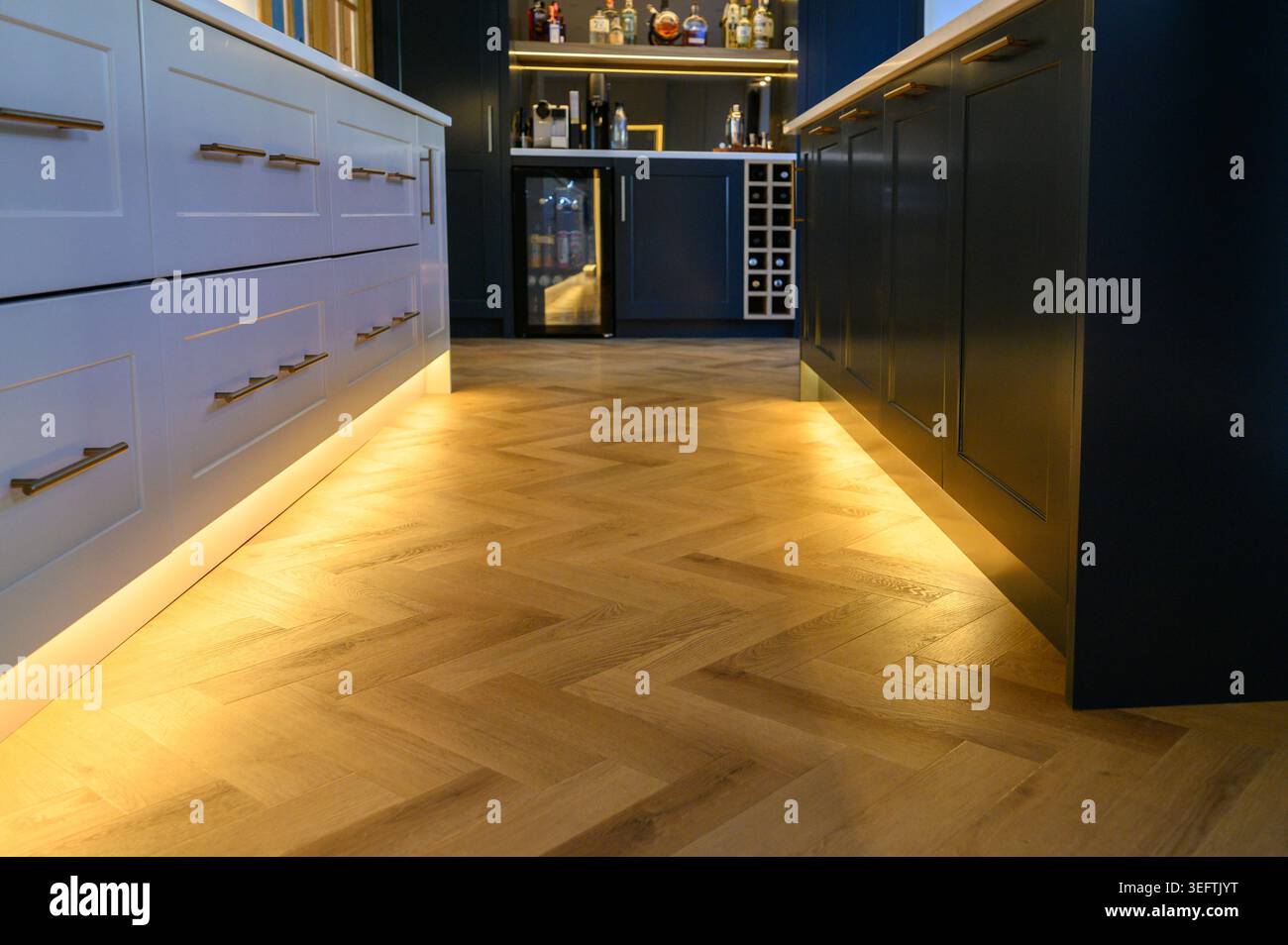 Eine moderne Designer-Landküche mit integrierter Bar Stockfoto