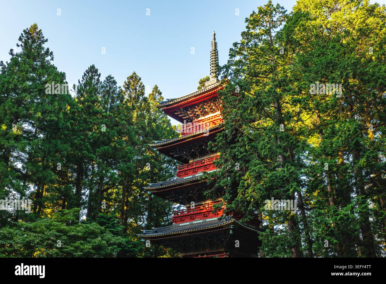 Gojunoto, fünfstöckige Pagode, im Nikko Toshogu in Nikko, Präfektur Tochigi, Kanto, Japan. Stockfoto