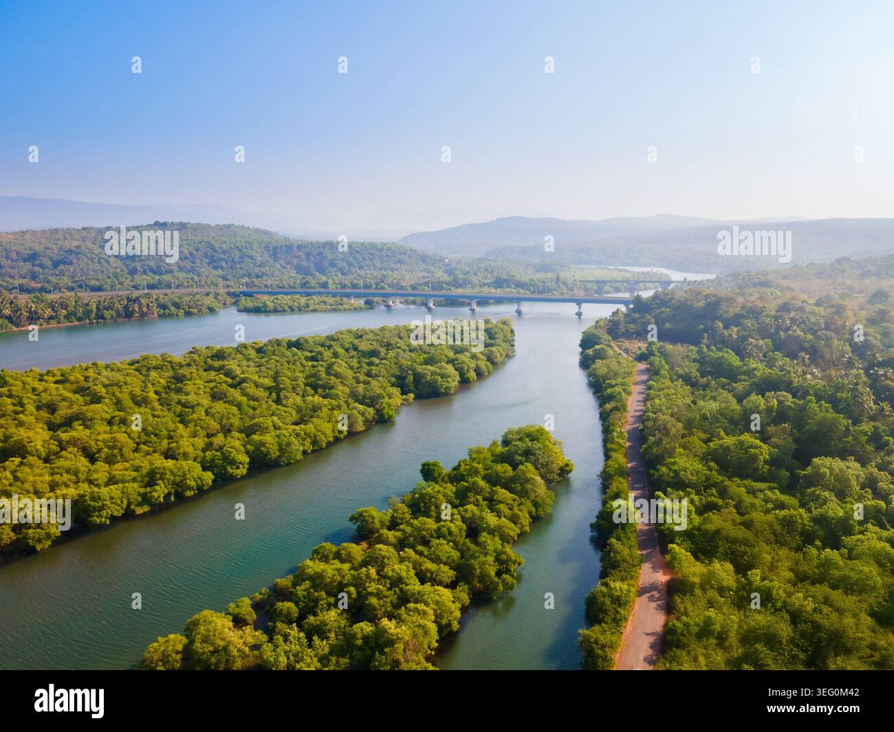 Panoramablick auf den Talpon River in South Goa in Indien bei Sonnenuntergang Stockfoto