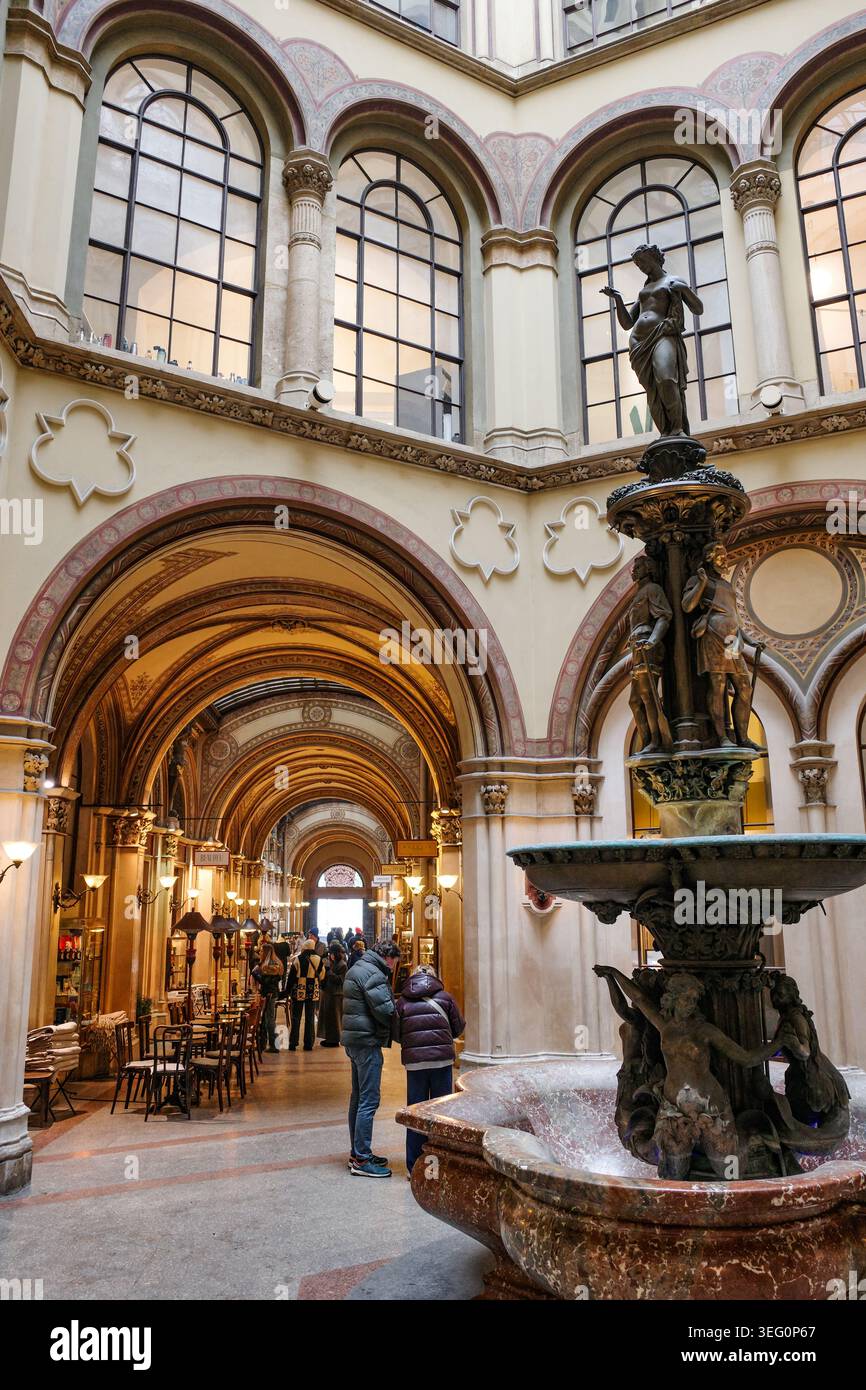 Wien, Österreich - 17. Januar 2026: Freyung Passage im Palais Ferstel, Wien Stockfoto