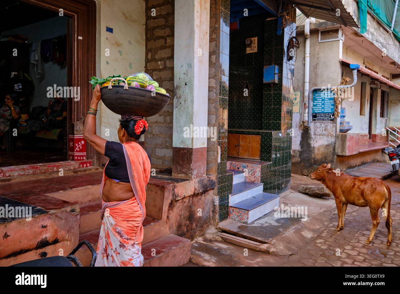 Indien, Karnataka, Gokarna ist einer der heiligsten Orte Südindiens für Hindus, einen Straßenverkäufer Stockfoto