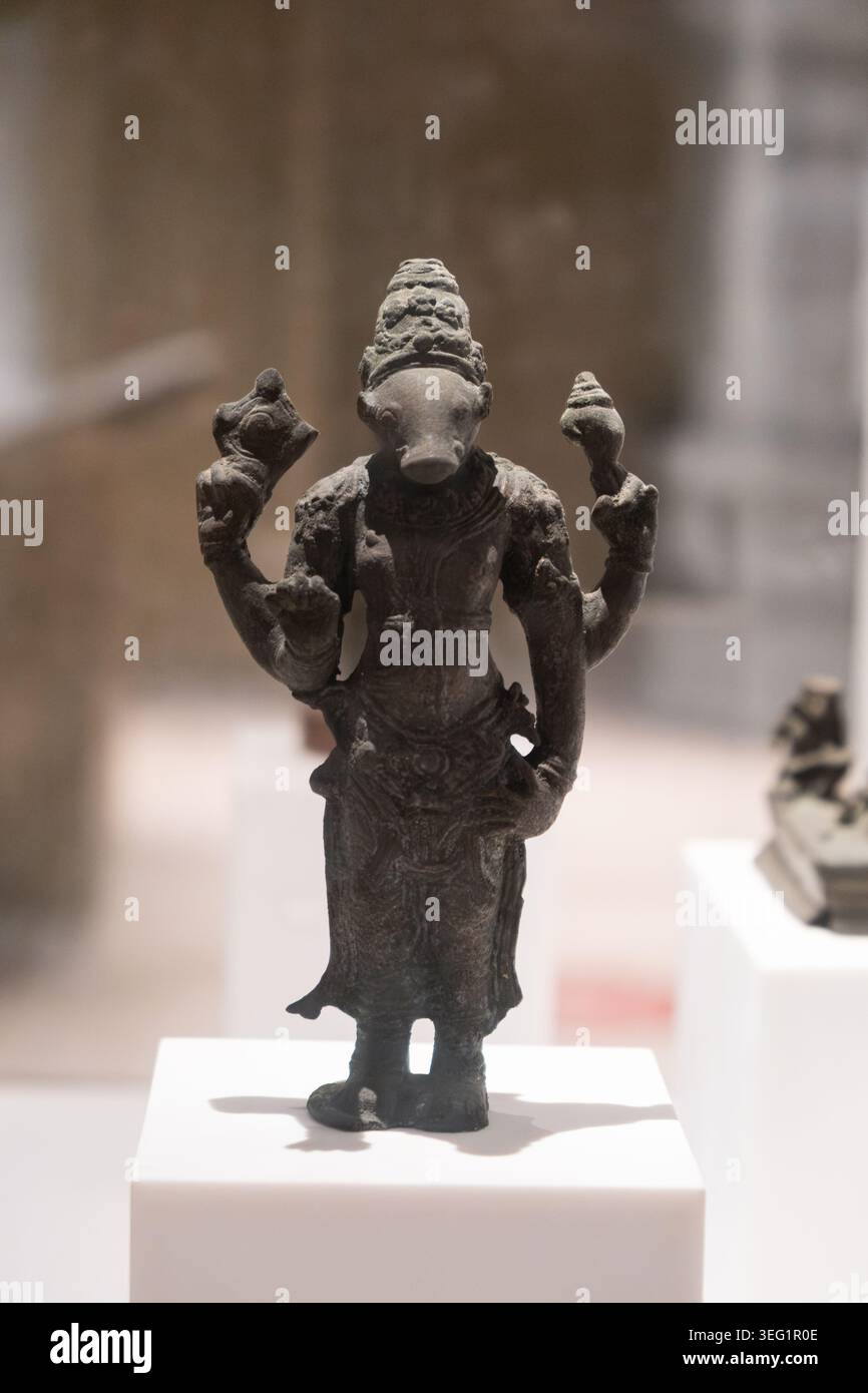 Varaha (Bore Inkarnation). 12.-13. Jahrhundert n. Chr. Bronze. Kerala. Höhe: 18,1 cm, Breite: 10,0 cm, Tiefe: 4,3 cm. Die Inkarnation von Vishnu als Eber i Stockfoto