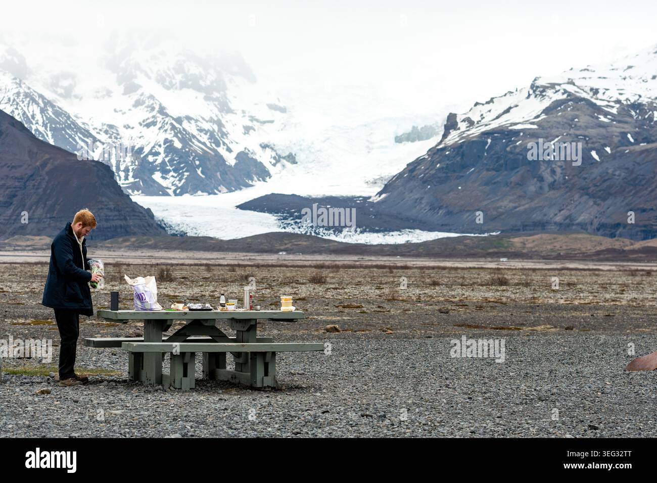 Touristen mit Picknickbereich in Skaftafell, einem bekannten Gebiet im Vatnajökull Nationalpark in Island, Europa Stockfoto