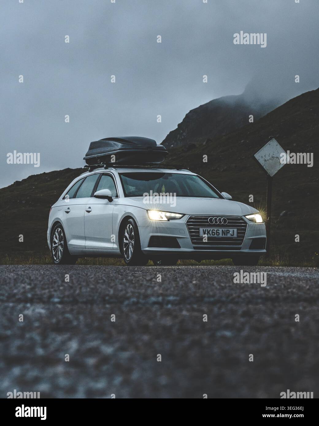 Audi Car Roof Box Scottish Highlands Road Trip Schottland Stockfoto
