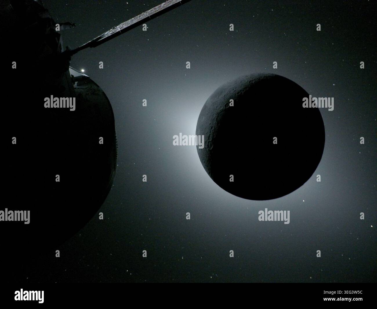 Der Mond, der hier während einer Sonnenfinsternis am 6. April 2026 von der Sonne hinterleuchtet wird, wird von einer der Kameras auf den Flügeln der Orion-Raumsonde fotografiert. Orion ist im Vordergrund links zu sehen. Die Erde reflektiert das Sonnenlicht am linken Rand des Mondes, das etwas heller ist als der Rest der Scheibe. Der helle Fleck, der direkt unter dem rechten unteren Rand des Mondes sichtbar ist, ist Saturn. Darüber hinaus ist der helle Punkt am rechten Bildrand Mars. 6. April 2026 eine optimierte hochauflösende Version eines Originalbildes der NASA: Credit: NASA Stockfoto